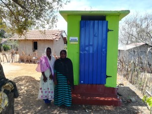 Latrines Terminées 11 - Famille Aroos 1