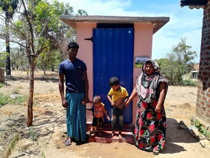 Latrines Terminées 17 - Famille Issathin 1